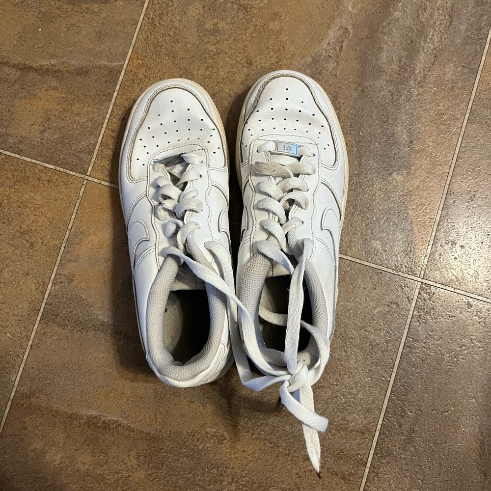 Kids white Nike Air Force 1 Sneakers